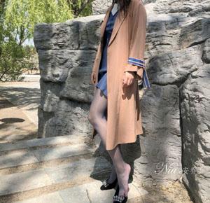 伸进内衣揉捏她的奶头_BD国语手机免费观看完整