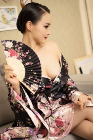 一边摸进内裤一边亲视频_1080手机在线观看